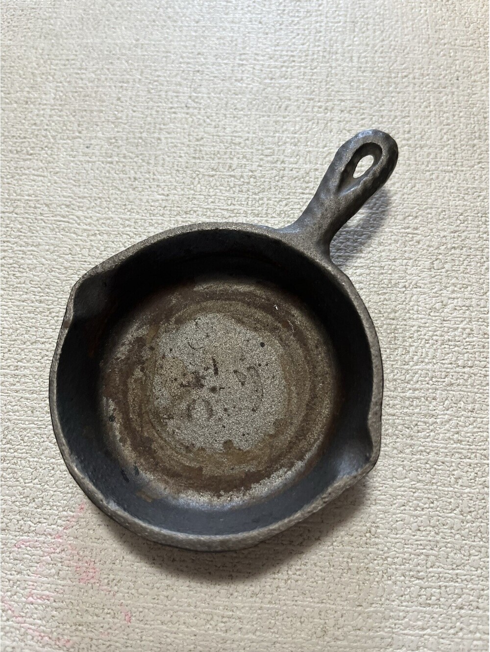 Vintage Unmarked Lodge "00" Hammered Miniature Cast Iron Skillet